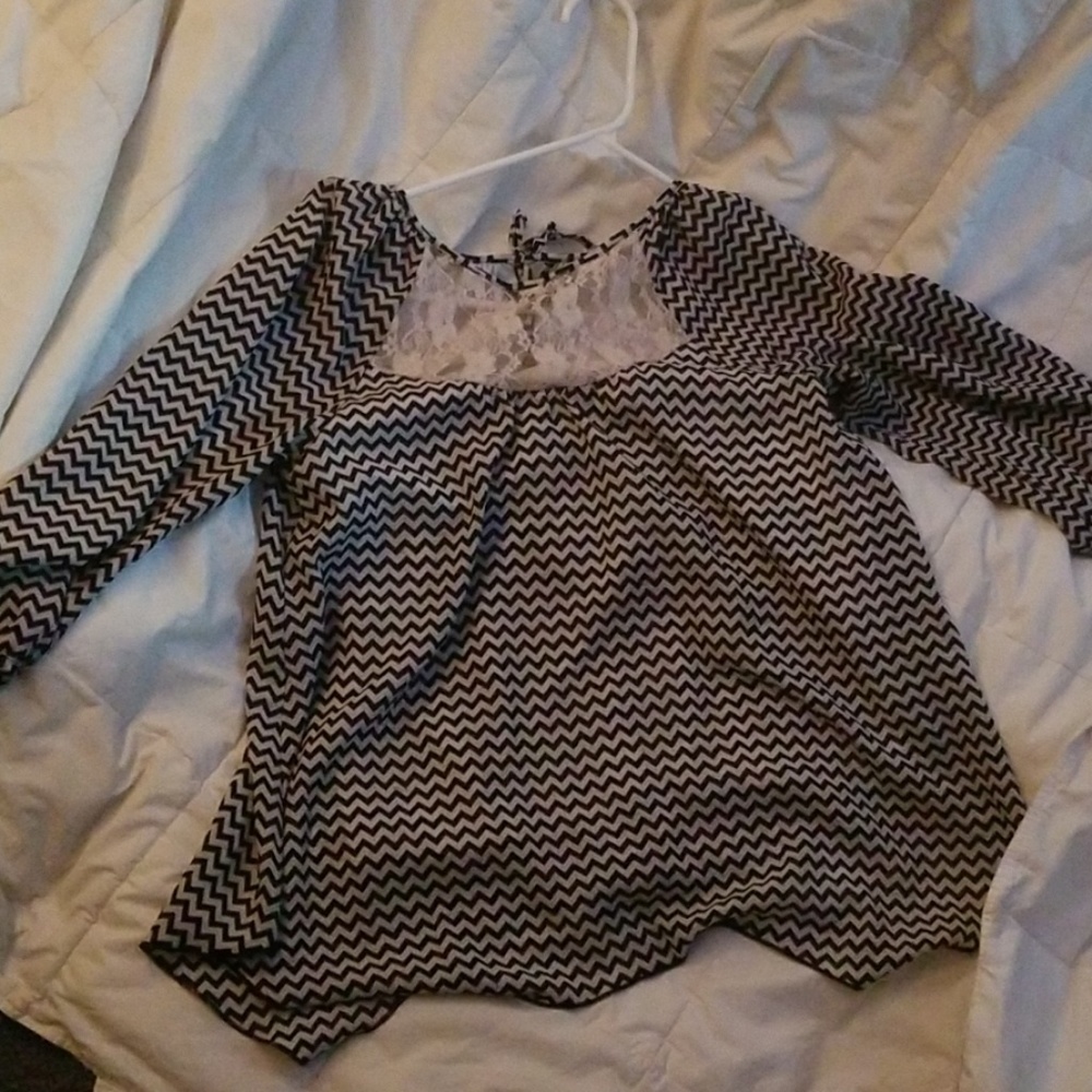 Black and white zig zag stripe takara shirt